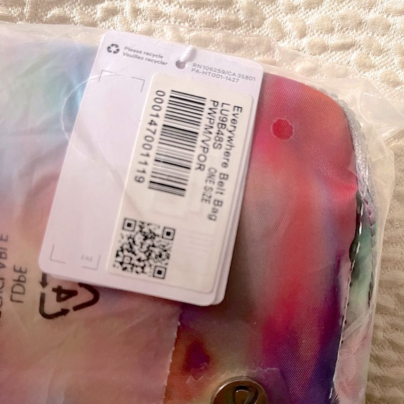 💖 NWT Lululemon RARE Everywhere Belt Bag Prism Wash Vapor 1L - Picture 6 of 8